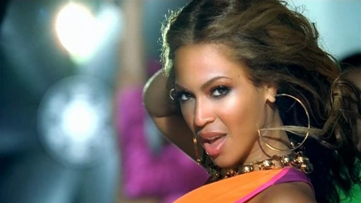 Geração Z é a que mais sente nostalgia por épocas que nunca viveu, e videoclipes ajudam a explicar esse fenômeno, aponta estudo da Vevo