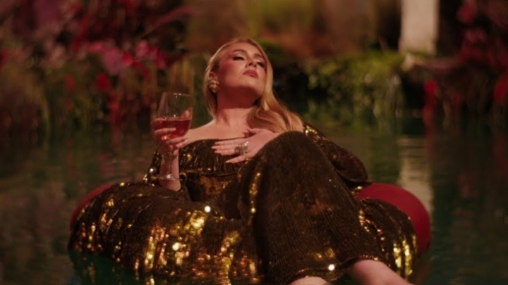 Adele revela pausa na carreira: "Sem planos para novas músicas"