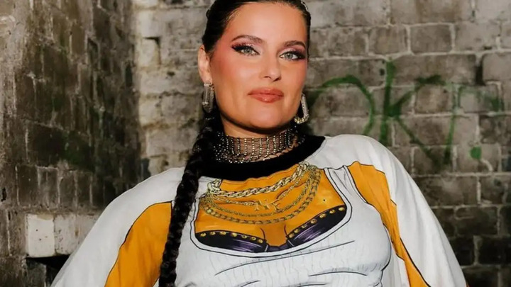 Nelly Furtado manda indireta após comentários ofensivos sobre seu ganho de peso