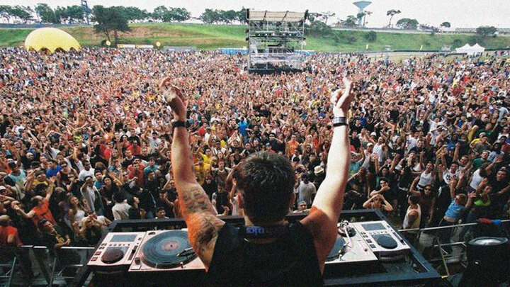 Há 20 anos, o Skol Beats já tinha 60 mil pessoas na pista. Por dentro do festival que foi um marco para a cena nacional