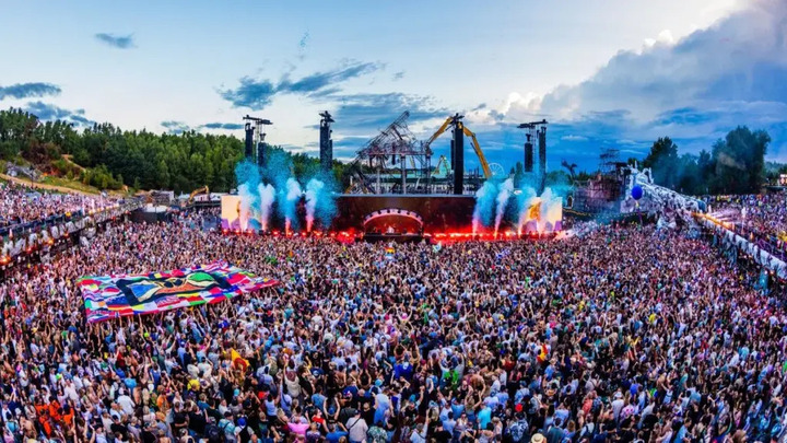Veja o line up completo e os horários das apresentações do Tomorrowland 2026