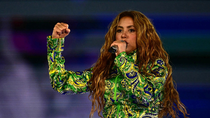 Shakira celebra o prazer de ser latina em maior show da carreira em Copacabana